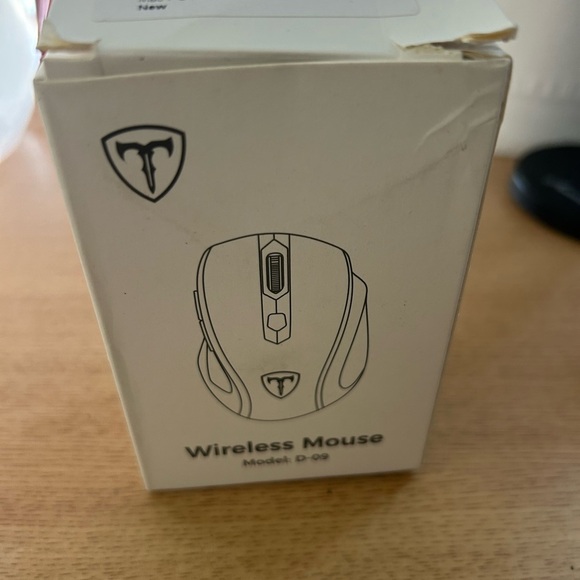 Black Ergonomic Wireless Mouse with Model D-09 - Picture 8 of 8